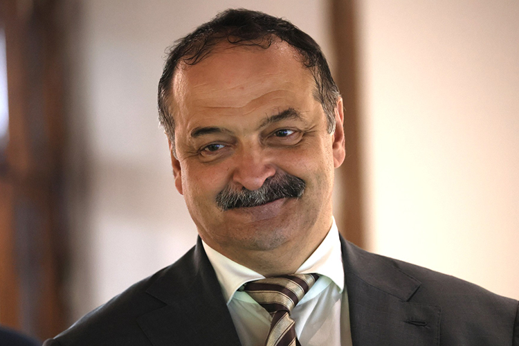 Как подчеркивает «Незыгарь»*, в Москве у Меликова немало недоброжелателей, среди них &mdash; полпред президента в СКФО Игорь Чайка, глава Росгвардии Золотов и клан Кадырова