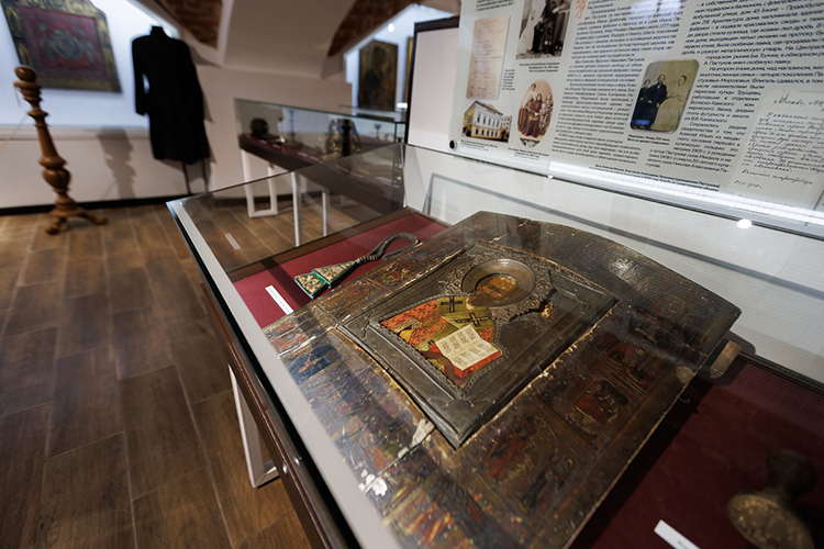 Экспозиция вобрала в себя уникальнейшие святыни, собранные не только местными общинами, музейными госфондами, но и из других регионов