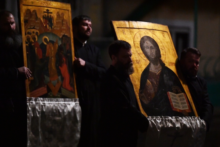 Каких-то доктринальных вещей, совместных богослужений казанские старообрядцы со священниками РПЦ не совершают. Но на различные мероприятия по приглашению друг к другу ходят