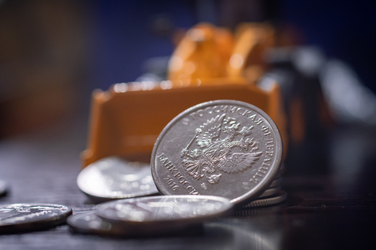 «На неделе председатель российского союза промышленников и предпринимателей Александр Шохин отметил, что экономический рост в России пришел к нулю. Потому что реально быстрее ожиданий падает объем инвестиций в стране»