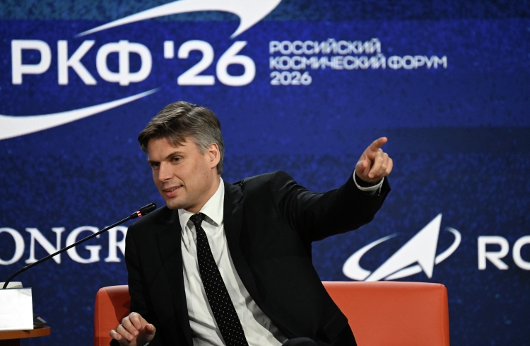 «На прошедшей неделе российский физик Михаил Ковальчук и руководитель «Роскосмоса» Дмитрий Баканов (на фото) на конференции «Наука на пилотируемых орбитальных станциях» рассказывали о российском проекте лунной атомной электростанции «Селена»