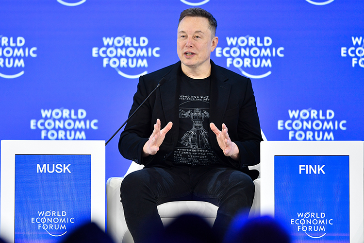 Предприниматель Илон Маск изменил требования в иске к OpenAI на $150 млрд, попросив суд направить деньги некоммерческой структуре разработчика ChatGPT, а не ему лично