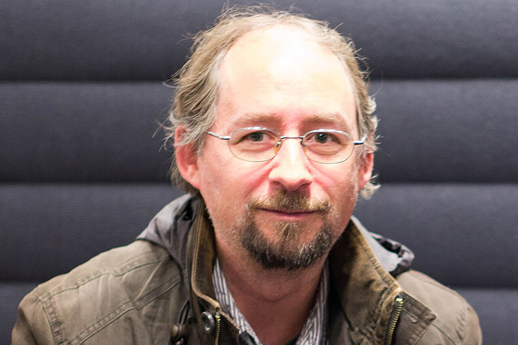 Журналисты приводят косвенные доказательства, включая совпадения в биографии, результаты лингвистического анализа и его многолетние разработки в области электронных денег, хотя сам Бэк отрицает причастность