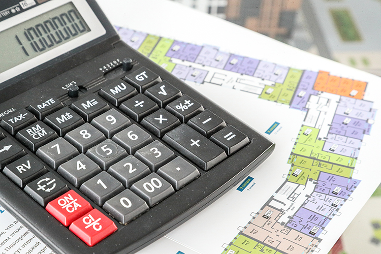 Рынок не успевает поглощать все то, что настроили, прежними темпами: чтобы распродать все, что есть на витрине Казани, сейчас понадобится примерно три года продаж