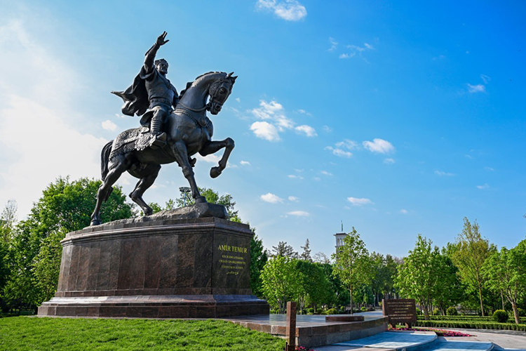 «Неизгладимый след в истории»: как Узбекистан отмечает 690-летие «отца нации» Тамерлана