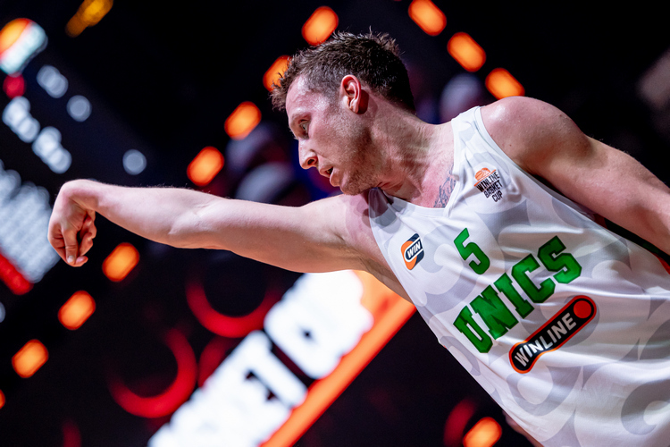 Капитан УНИКСа Дмитрий Кулагин снял серебряную медаль