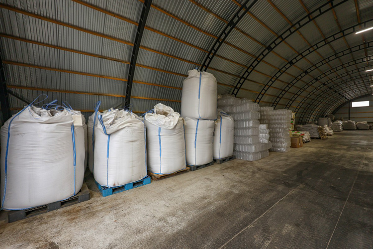 «По площадям &mdash; уже чувствуется нехватка помещений для хранения готовой продукции»