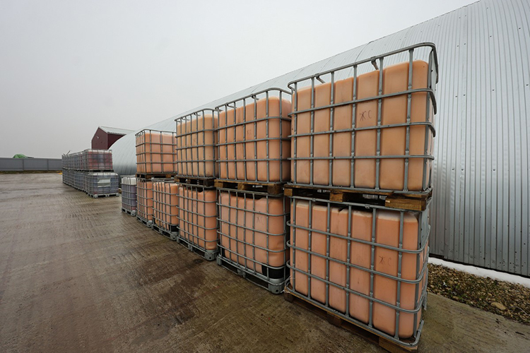 «Рыбий жир в еврокубах стоит &mdash; 170 рублей за литр. В основном его используют производители рыбных кормов, кошачьих и собачьих кормов»