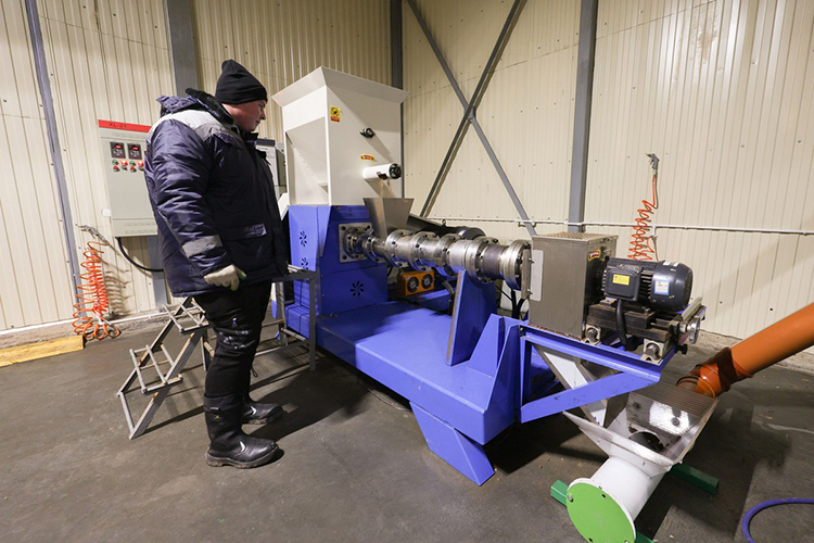 «Для автоматизации процесса линии производства рыбных кормов еще надо докупить прекондиционер сырья»