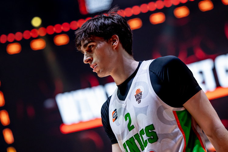 Во второй четверти УНИКС набрал лишь 6 очков (на фото &mdash; Михаил Беленицкий)