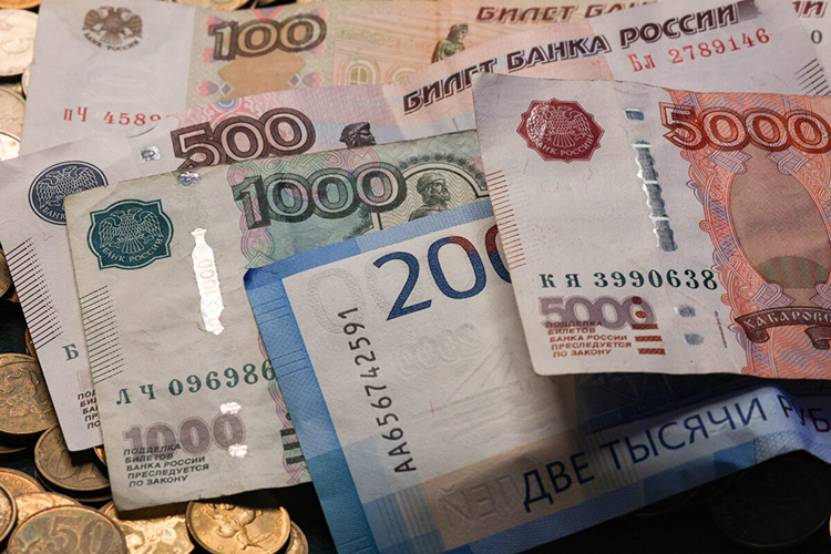 Согласно статье УК РФ, которая им вменяется, особо крупным размером признается сумма от 15 млн рублей