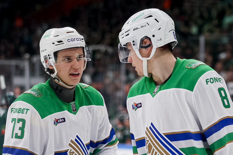 Игроки «Салавата» Ярослав Цулыгин и Александр Комаров