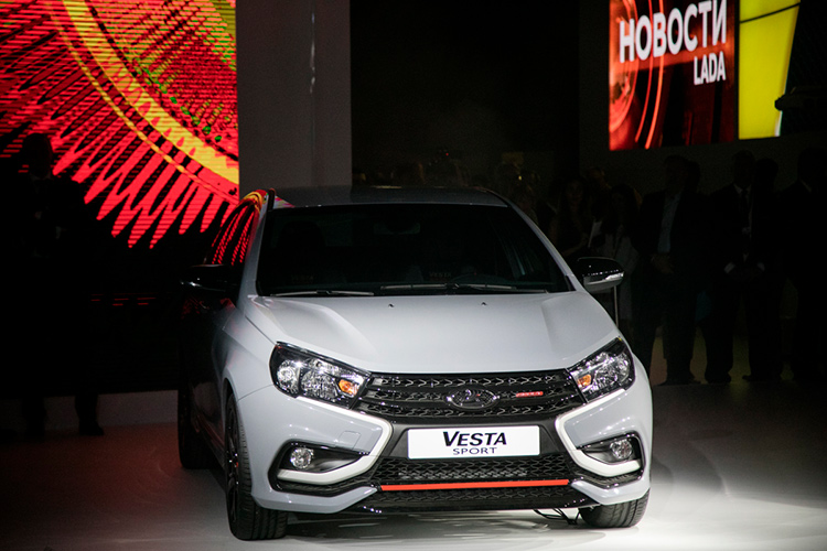 «Для «Комфорта» можно взять машину за 2 миллиона &mdash; ту же Vesta. Да, по топливу будет не так экономно, но на разницу можно столько заправить эту машину, что «Атом» нескоро еще окупится»