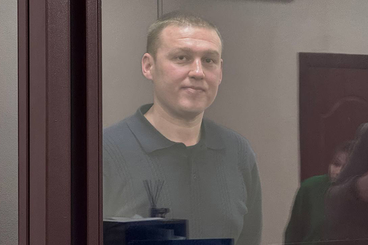 Всем фигурантам вменяют особо тяжкую статью, за которую предусмотрено наказание от 12 до 20 лет лишения свободы с многомилионным штрафом