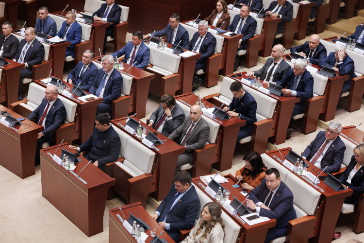 По новому закону глава муниципалитета одновременно замещает государственную должность субъекта и муниципальную должность. При этом регион может наделить таким статусом и глав сельских поселений, но в Татарстане так делать не стали