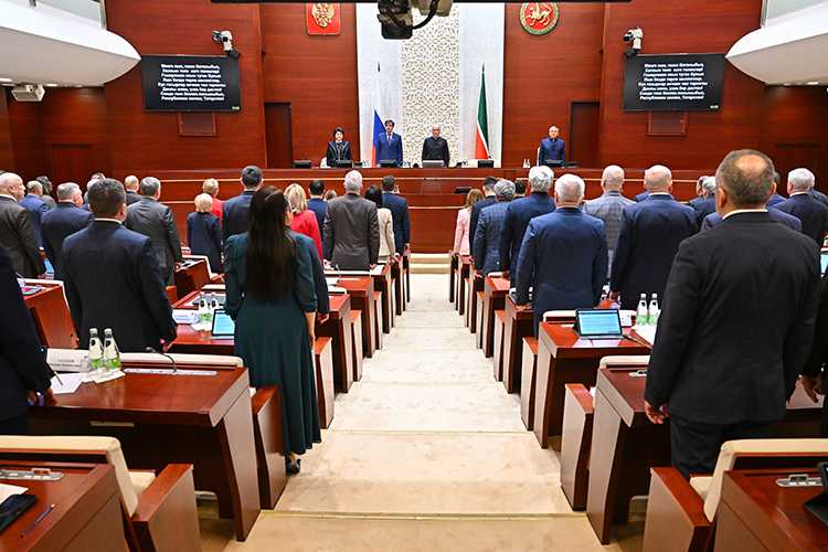 Важно не допустить накопления непроданного жилья и банкротства строительных компаний, указал Песошин и заметил, что «тревожные сигналы в этом направлении есть»