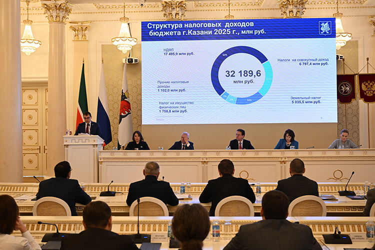 По уточненному бюджету дефицит составит 4,5 млрд рублей, отметил начальник финуправления исполкома города Ирек Мухаметшин