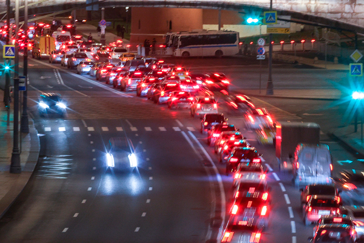 Более четверти миллиона машин, зарегистрированных на умерших, продолжали колесить по дорогам. Формально хозяева уже на том свете, а их автомобили исправно нарушают правила и попадают в аварии