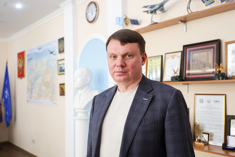 В вузовской сфере Охоткин с 1999 года прошел почти от и до: ассистент, старший преподаватель, доцент, завкафедрой (технической физики), замдекана (аэрокосмического факультета), начальник научно-инновационного управления, проректор по научно-исследовательской работе, автор сотни научных трудов, общий научный и педагогический стаж &mdash; более 20 лет