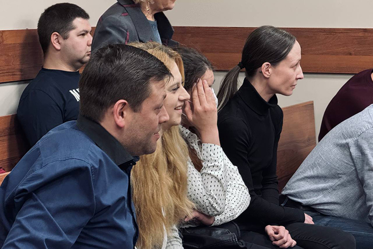 На вчерашнем процессе ажиотажа среди потерпевших не было &mdash; видимо, им хватило уже однажды посмотреть в глаза фигурантам