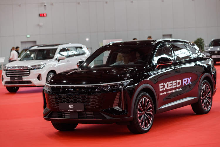 Падение продаж у бренда повсеместное. На волне слухов об уходе некоторых моделей представители марки заявили, что бренд находится в стадии трансформации