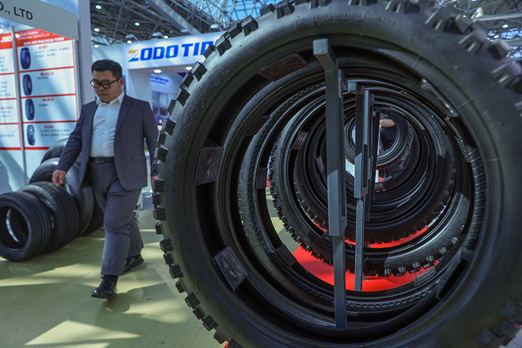 После рекорда 2024 года, когда в Россию завезли 25,8 млн легковых шин из-за рубежа, в 2025-м поступило еще 25,4 млн штук