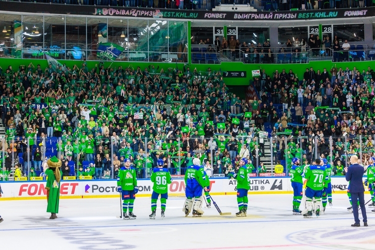 Команда благодарит болельщиков после завершения серии с «Локомотивом»