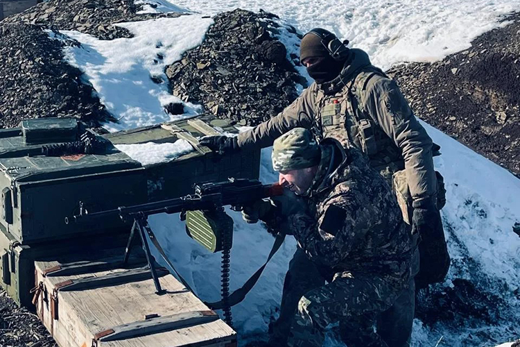 «Конечно, я не один помогаю. У меня столько денег нет и не хватит, чтобы одному эту лямку тянуть»