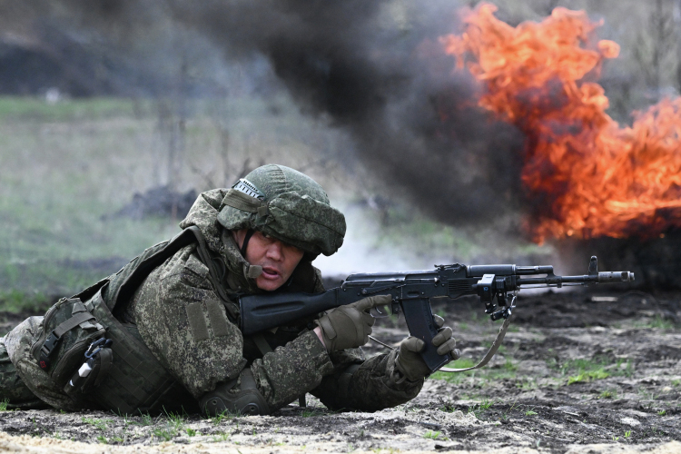 Российское наступление, во-первых, является достаточно широким, во-вторых, находится на наиболее отдаленном от основных боевых действий участке фронта