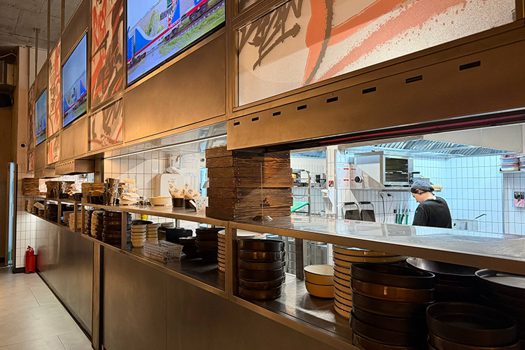 Попасть сюда &mdash; задача со звездочкой даже в будни: очереди здесь обычное дело