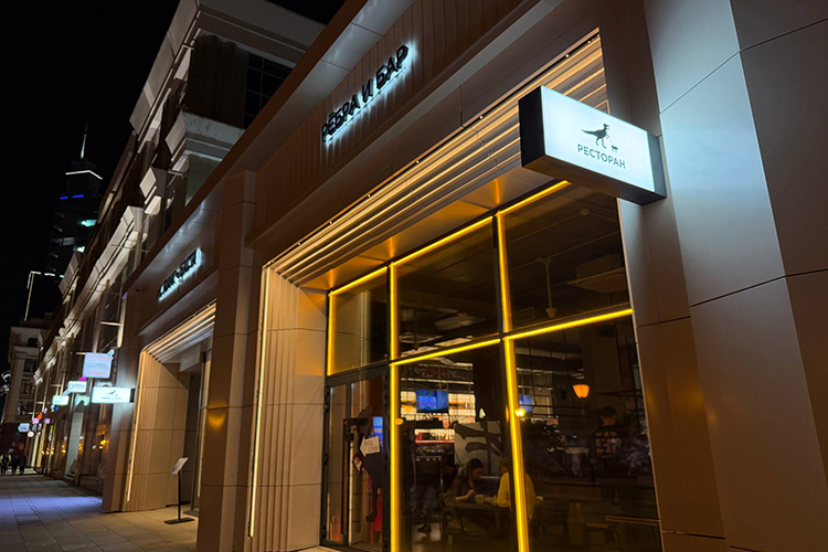 Первая точка открылась на улице Петербургской &mdash; справа от ТЦ «Республика»