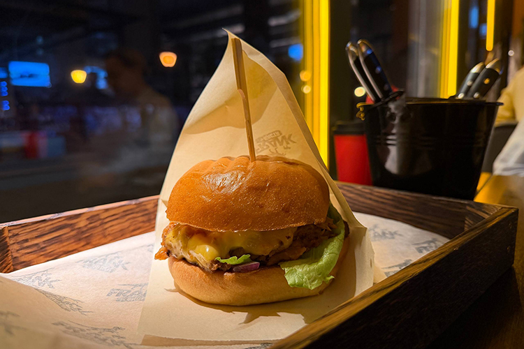 Фрэнкбургер с реберным мясом