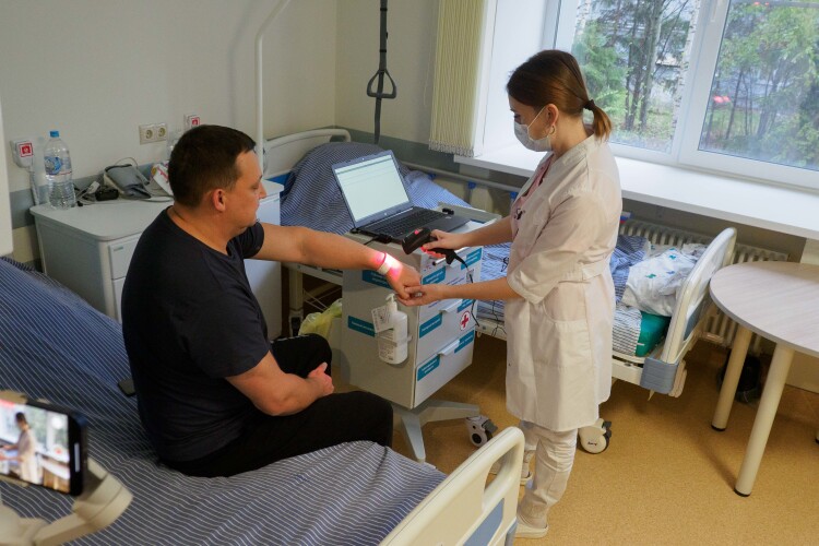 Еще один мощный стационар &mdash; в РКБ. У пациентов в нем часто одновременно несколько заболеваний &mdash; и неврологических, и других с неврологическими проявлениями, каждое со своей логикой течения