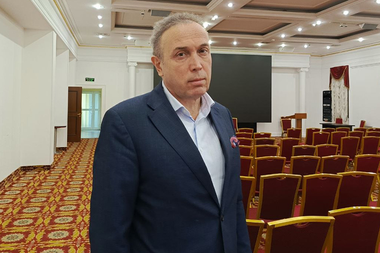 «Профессор Якупов &mdash; ключевая фигура по расстройствам сна, блестящий сомнолог», &mdash; говорят наши источники