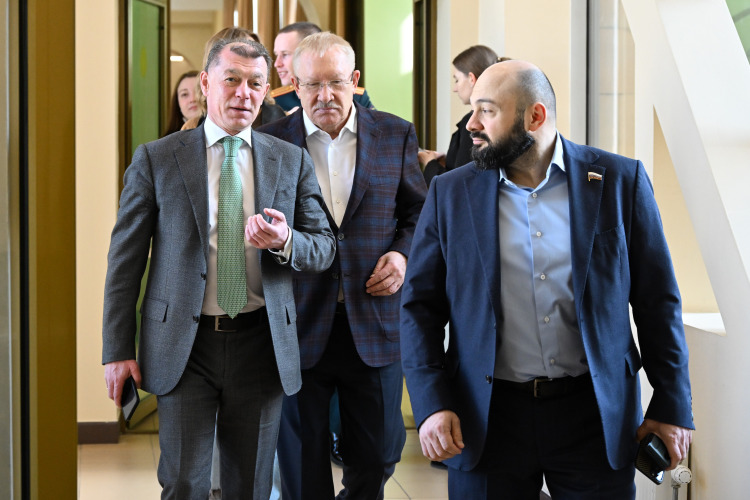 По информации источников, в Москве согласовали список татарстанских кандидатов от «Единой России», которые осенью пойдут на выборы в Госдуму, с большой долей вероятности это будут нынешние депутаты Руслан Гаджиев и Максим Топилин