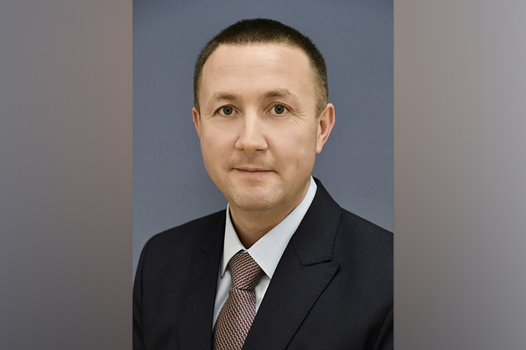 Начальник отдела аренды и реализации госимущества профильного минземимущества РТ Ильшат Аминов также был уволен по утрате доверия. Это случилось после возбуждения уголовного дела в декабре 2024 года