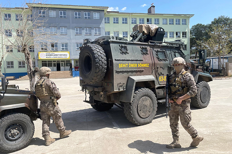 Минувшая неделя ознаменовалась беспрецедентной для турецкого общества серией вооруженных нападений на учебные заведения в Кахраманмараше и Сивереке