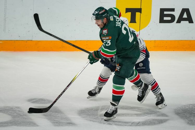 У «Ак Барса» и «Металлурга» разные габариты в нападении: у магнитогорцев низкие форварды, у казанцев &mdash; высокие (на фото &mdash; Дмитрий Яшкин)