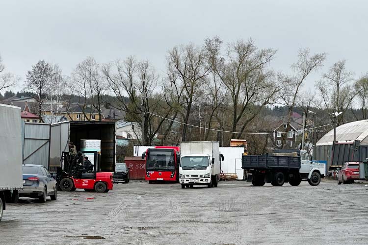 Как говорит Ирина Назырова, экс-супруг де-факто с 2006 года управлял предприятием, руководил финансовыми потоками, но как сотрудник прокуратуры официально и по документам он к этому отношения не имел