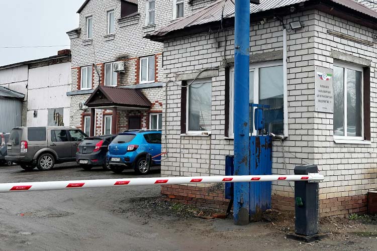 В 2023-м под контролем Ильдара Назырова создается «клон» предприятия перевозчика ООО «КПАТП № 9» с очень похожим названием: ООО «КПАТП 9». А в августе 2025 года появляется еще один «клон» &mdash; ООО «КПАТП-9»