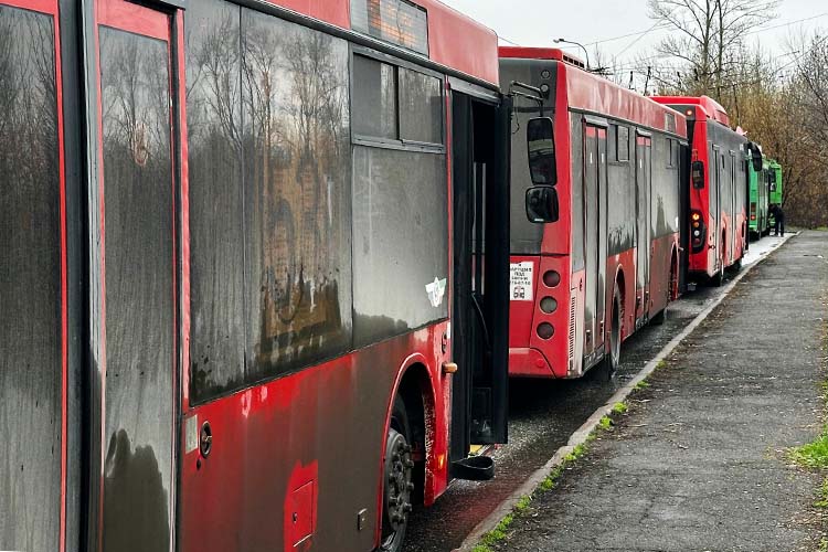 В день блокировки базы «КПАТП № 9» бросило силы на поиски временной площадки и аренду новой автобазы