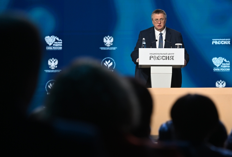 Алексей Оверчук: «Все межстрановые интересы так или иначе завязаны на экономику, и каждая страна в режиме этого двустороннего или многостороннего диалога всегда отстаивает свои собственные интересы»