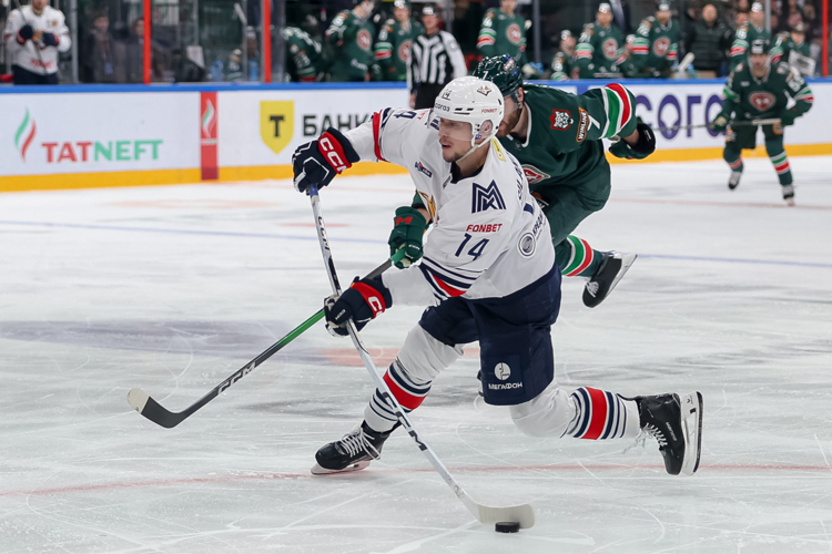 Форвард Силантьев выбыл с травмой до конца сезона