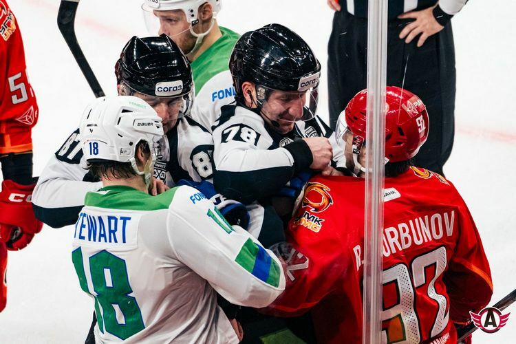 «Салават Юлаев» преподнес сенсацию, обыграв «Автомобилист» 4-2. Машина не предсказала это