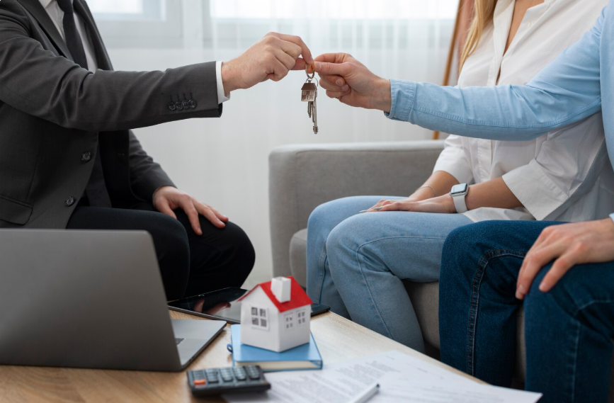 Суммарно топ-30 агентств недвижимости Казани закрыл 7,3 тыс. сделок. Это примерно пятая часть от всех продаж жилья в городе. По итогам 2025-го было куплено 35 тыс. квартир на первичном и вторичном рынках