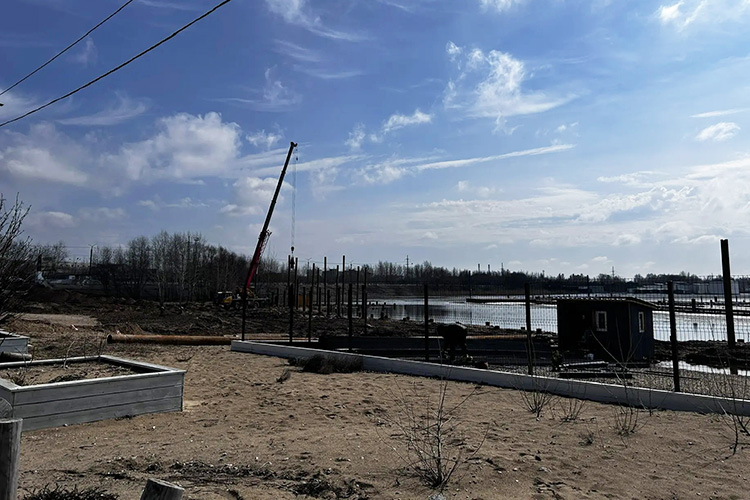 Реновация идет полным ходом, на полуострове активно кипят строительные работы