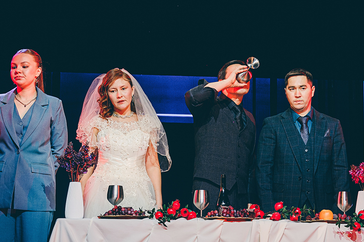 «Вы сюда поставлены не философствовать!»: как ИИ стал героем татарского театра