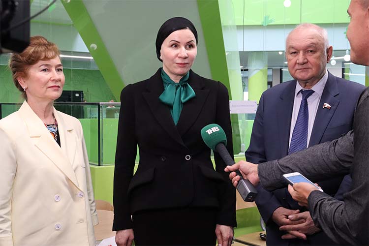 «Почему именно родной язык? Почему?! Можно было во внеурочку рисование перевести, музыку!»