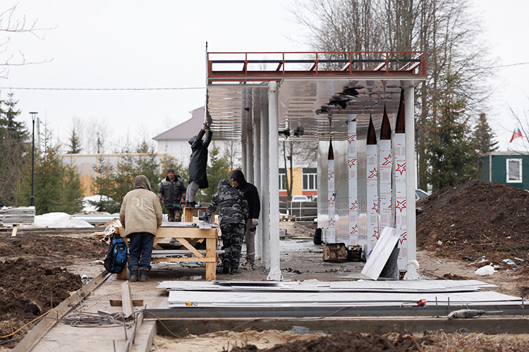 Успеют ли завершить благоустройство к 25 апреля &mdash; дате, к которой приурочены основные торжества, &mdash; вопрос открытый