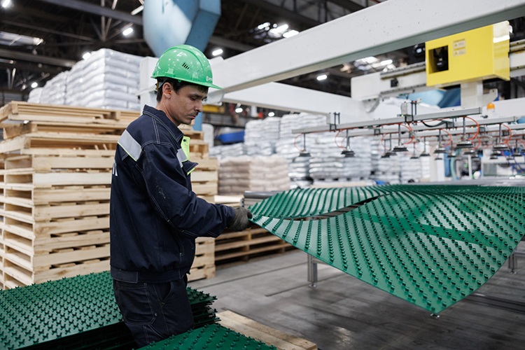 Сфера применения полимерных листов действительно не ограничивается ЖКХ